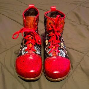 Socofy red boots, super cute and durable